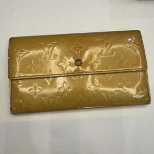 Louis Vuitton AUTHENTIC Gold Vernis Monogram International Wallet